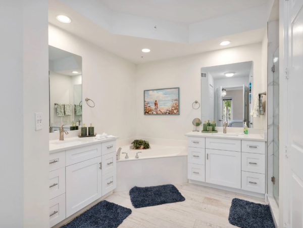 Spacious 3-Bedroom Condo in Naples - Renovated Resort-Style Amenities